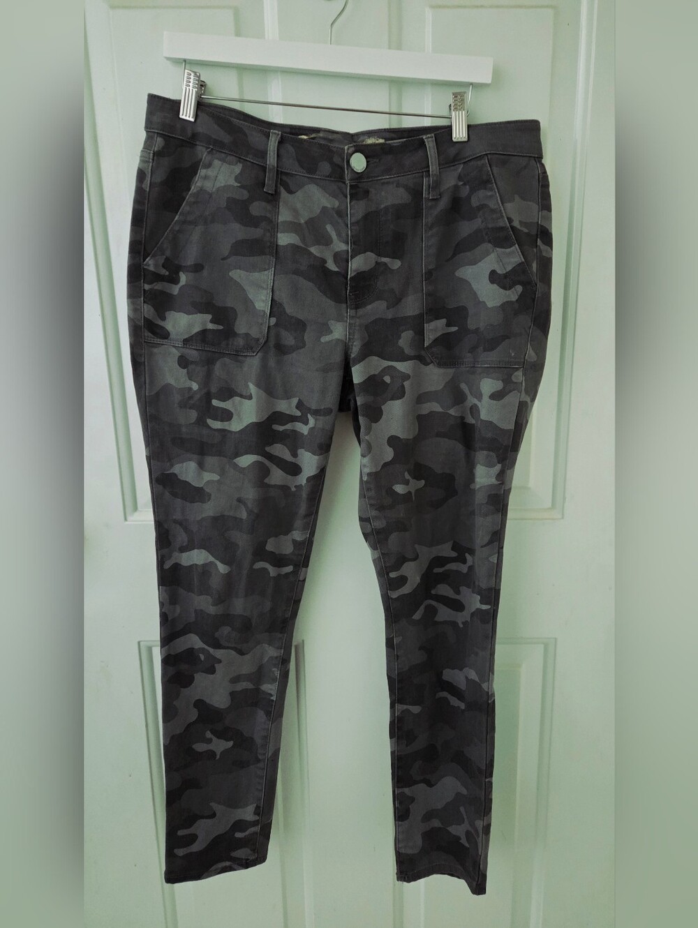 Seven 7 Utiltiy Ankle Olive Camo Jean Size 12